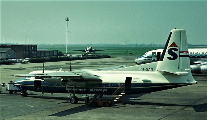 Msn:10298 PH-SAN Schreiner Airways.
Photo JOHAN BEERENS Collection.