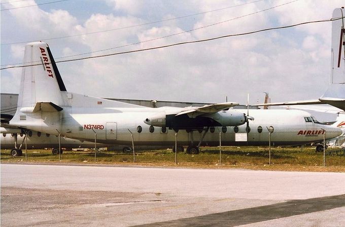 Msn504  N374RD  Airlift International.Stored June 7,1991.
Photo
