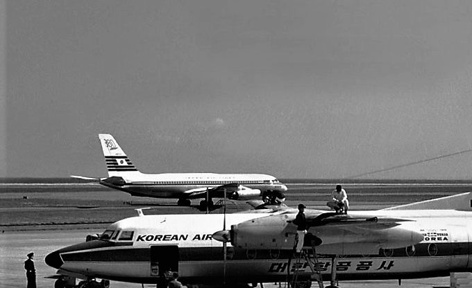 Msn:10240  HL5202  Korean Air Lines.1964.
Photo N SUZUKI