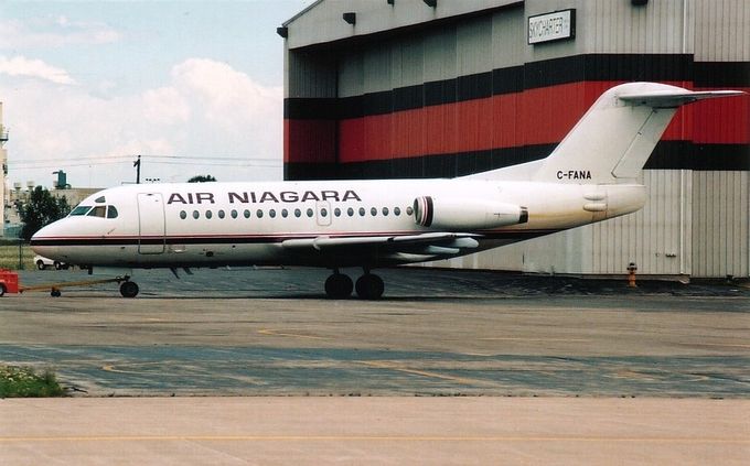 Msn:11075  C-FANA  Air Niagara Leased  6,1997 / 4,1998.
Photo 