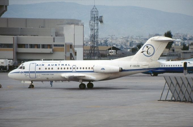 Msn:11073  F-ODZB  Air Austral Leased December 1,1989.
Photo GEORGE PANTALOS.