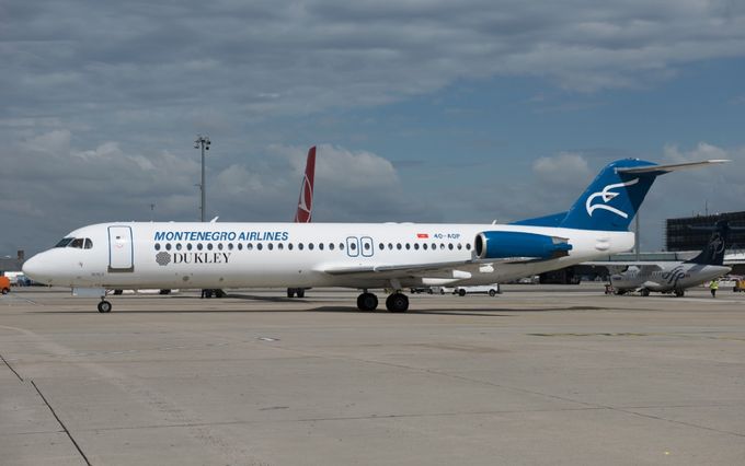 Msn:11332 YU-AOP  Montenegro Airlines. Del.date May 1,2003.
Photo  DIETMAR SCHREIBER.