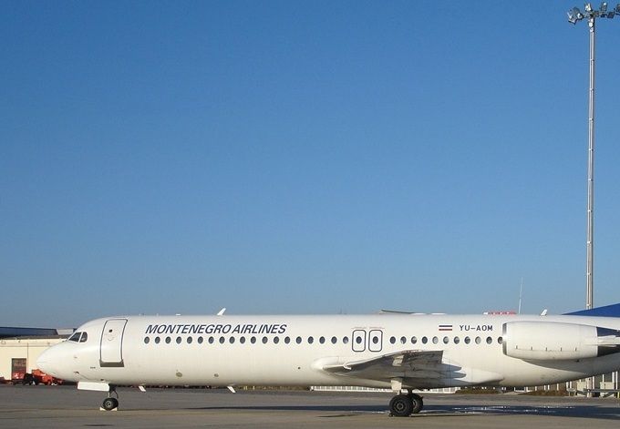 Msn:11321  YU-AOM  Montenegro Airlines  Del.date June 24,2002.
Photo MANUEL PEREZ.