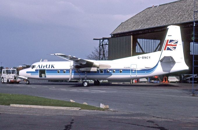 Msn:10558  G-BNCY  Air UK  Regd. February 9,1987. 