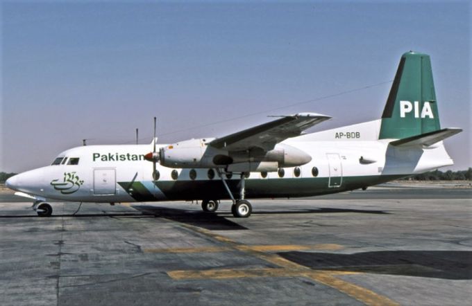 Msn:10292  AP-BDB  Pakistan Int.Airlines. Del.date  January 23,1988.
Photo  BILL HOUGH      Photo date  October 31,2000.