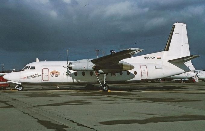 Msn:10295  HA-ACK  Farnair Air Transport.
Photo KRIJN OOSTLANDER COLLECTION.