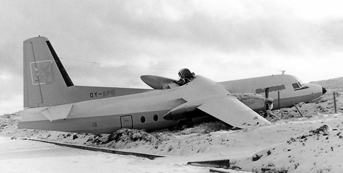 Msn:10437  OY-APD  Maerks Air.  Crash Landing  January  25,1975.