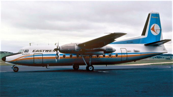 Msn:10127  VH-EWA  East West Airlines  Regd February 14,1963.
Photo with permission from GRAHAM BENNETT COLLECTION.