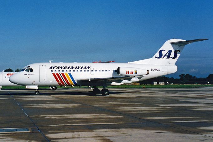 Msn:11067 SE-DGA  Scandinavian Air System SAS (BIG TAIL LETTERS)
Photo KEN FIELDING.
