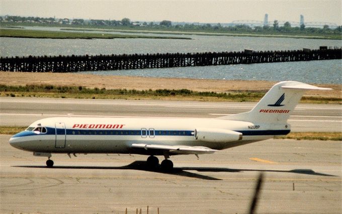 Msn:11233  N208P  Piedmont Airlines. Del.date May 30,1986.
Photo  ELLIOT EPSTEIN.