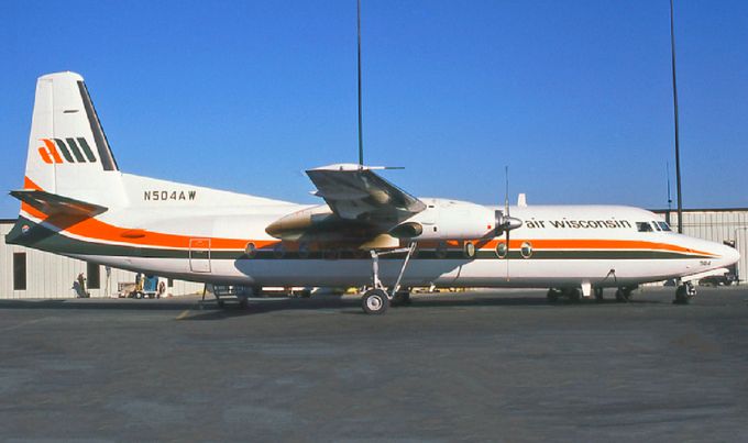 Msn:10677  N504AW  Air Wisconsin Del.date  October 15,1985.
Photo CLINT GROVES.