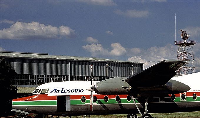Msn:10144  ZS-JVA  Comair 1976.
Photo via AIRLINEHOBBY.COM.