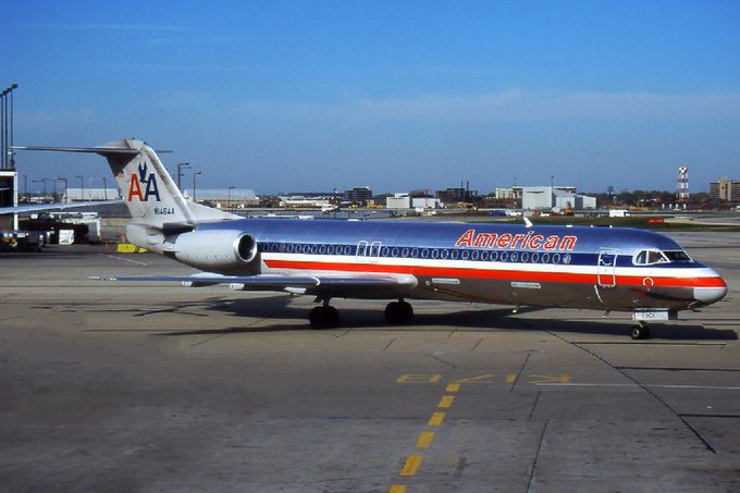 Msn:11490  N1464A  American Airlines  Regd. February 16,1994.
Photo DAVID JONES COLLECTION.  Photo date  March 30,1995.