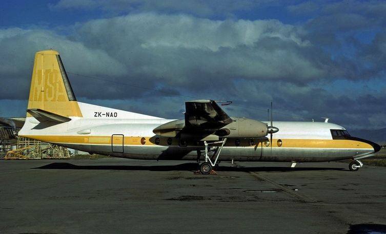 Msn:10364  ZK-NAO New Zealand National Airways Corp. (MSA Colors) Del.date August 7,1973.
Photo with permission from JOHN MOUCE COLLECTION.(Photo Date August 16,1973)