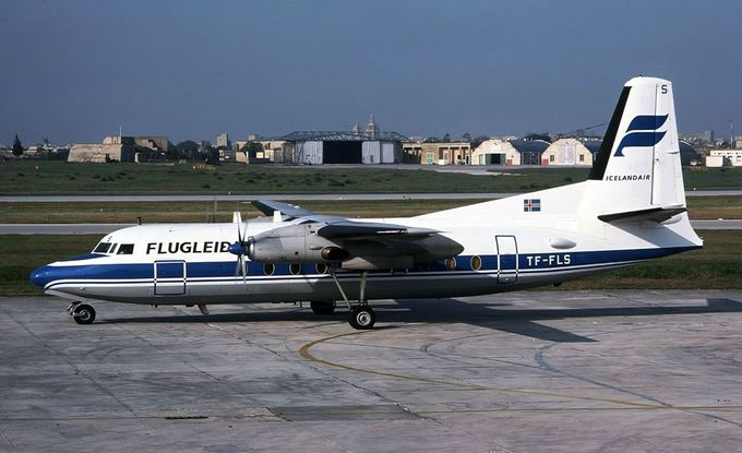 Msn:10233  TF-FLS  Flugleidir  Regd.September 16,1986.
Photo JOHN VISANISH (MALTA MOVEMENTS) Photo date April 12,1988