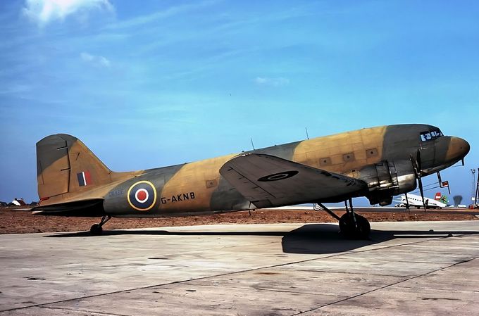 C-47  G-AKNB  INTRA AIR (RAF  Film Colors)
Photo LESLIE SNELLEMAN (September 4,1976)