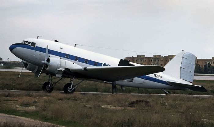 C-47A  N219F  Msn:9894   Geobron.
Photo JOHN VISANICH (Photo date January 24,1981)